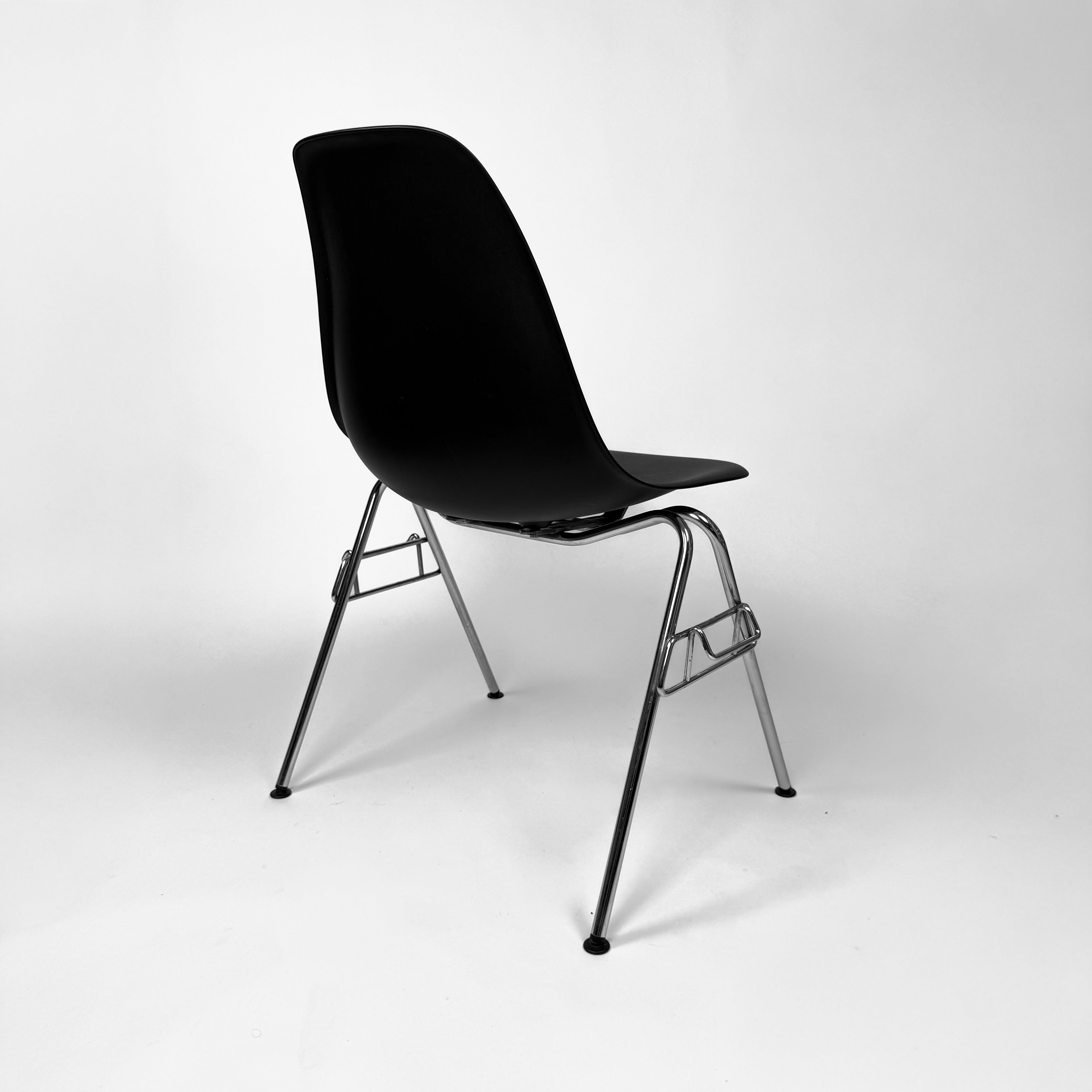 Vitra DSS Eames Plastic Side Chair