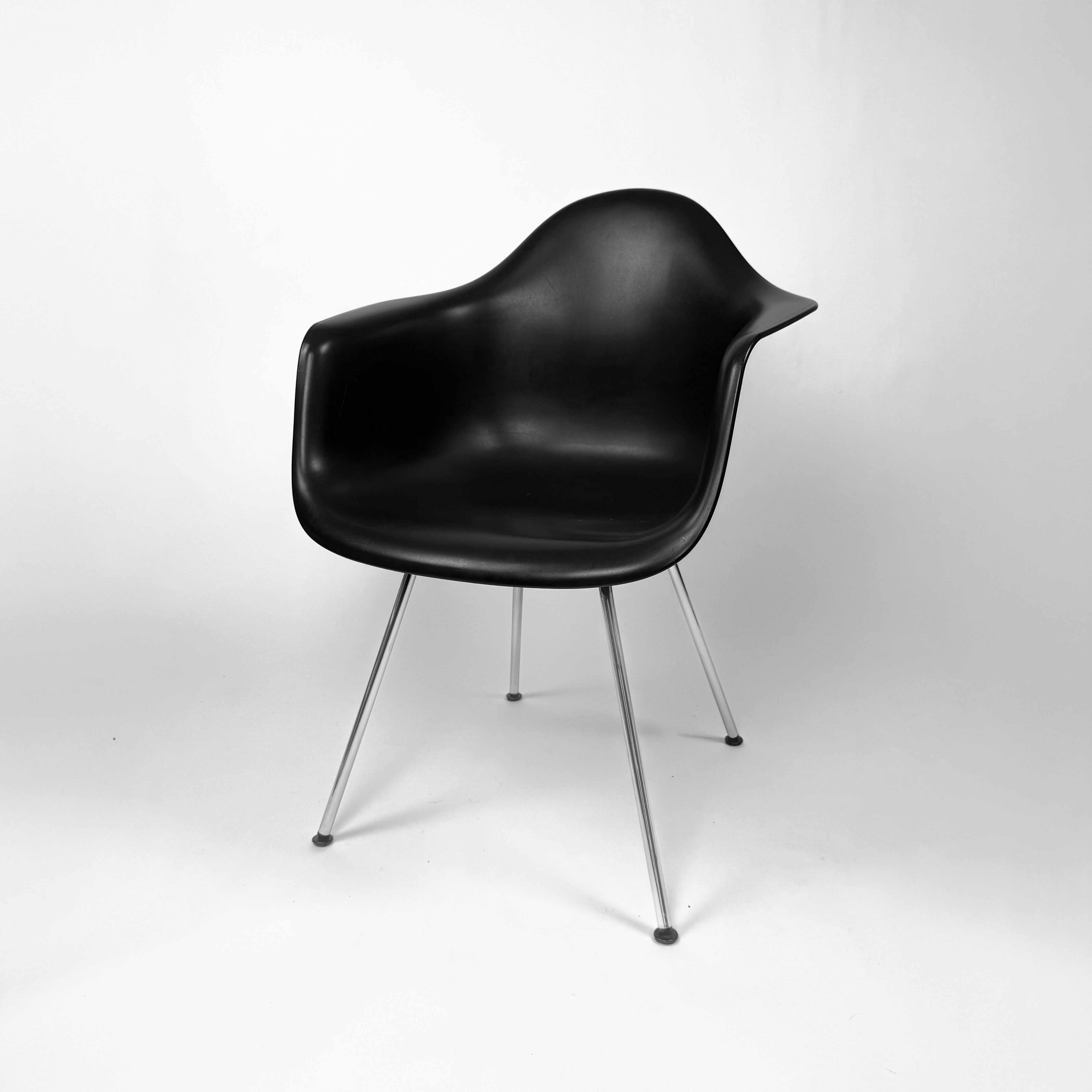 Vitra DAX Eames Plastic Armchair