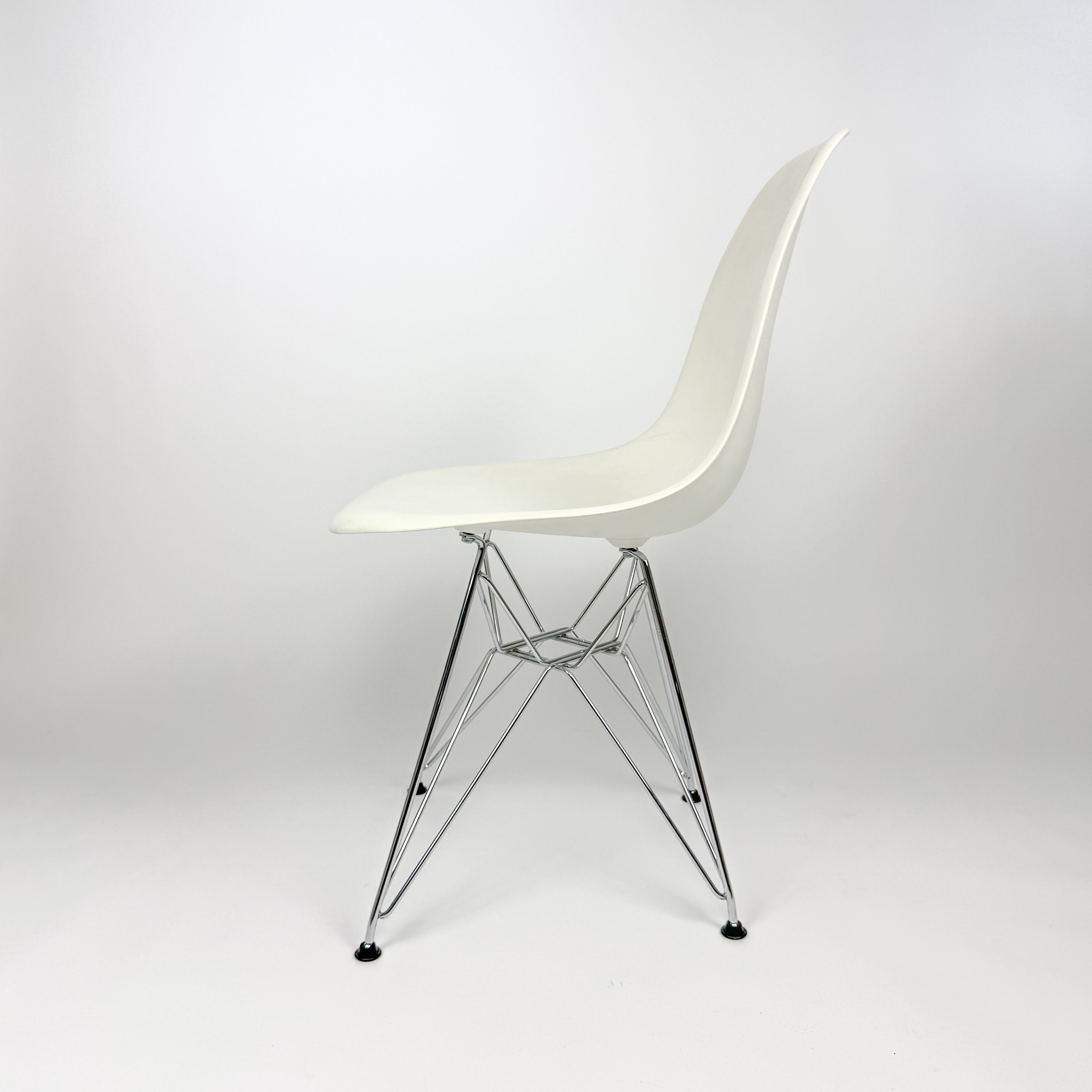 Vitra DSR Eames Plastic Side Chair