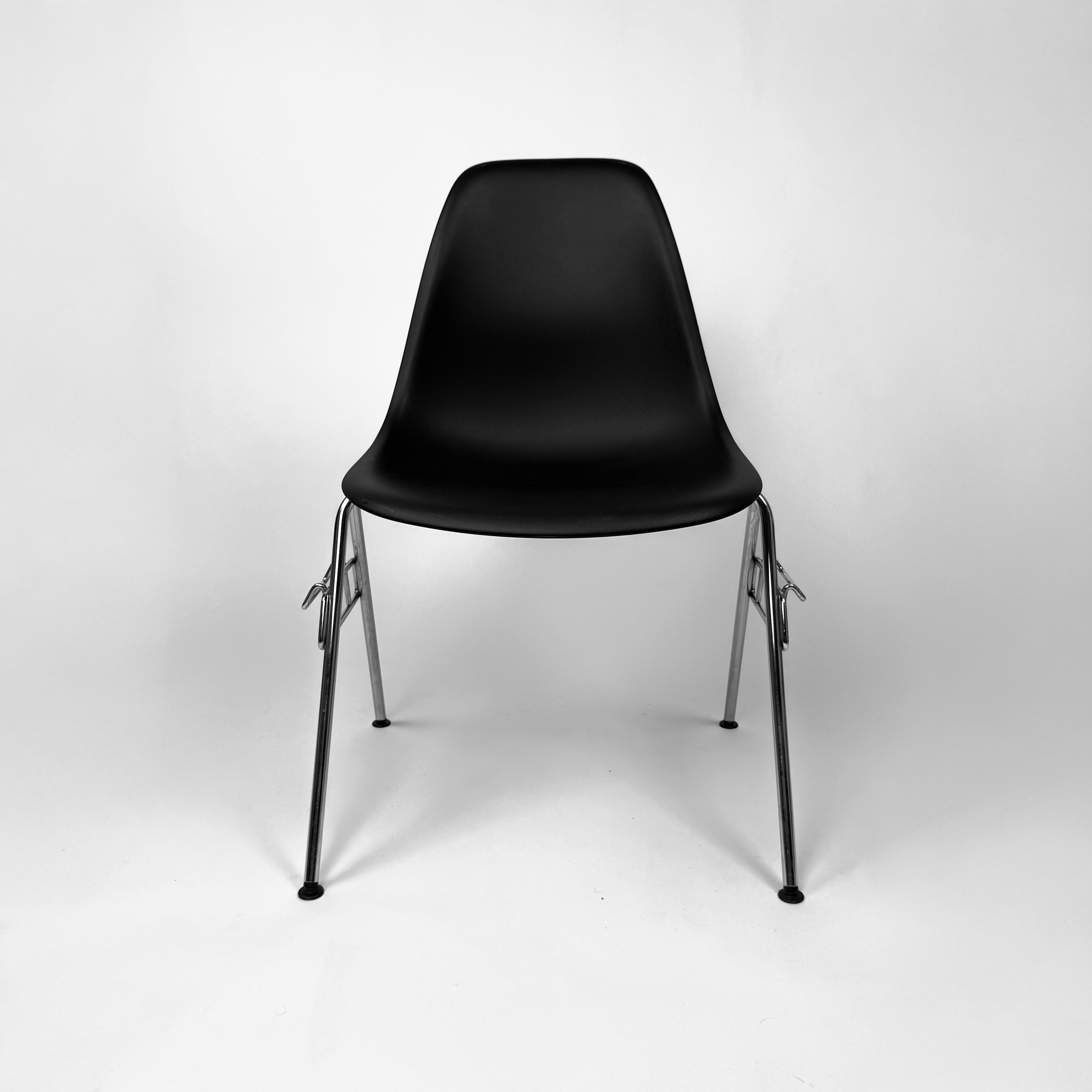 Vitra DSS Eames Plastic Side Chair