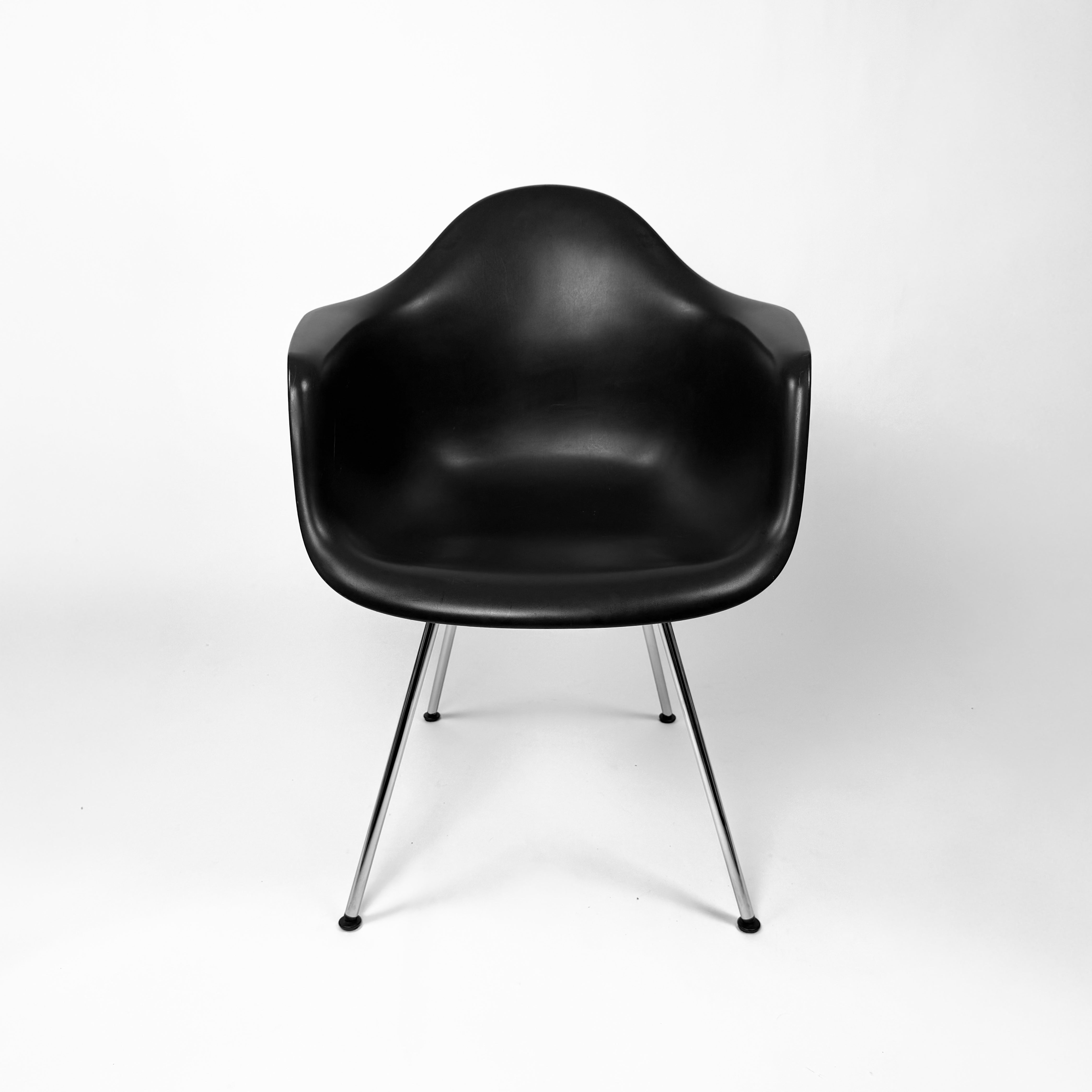 Vitra DAX Eames Plastic Armchair