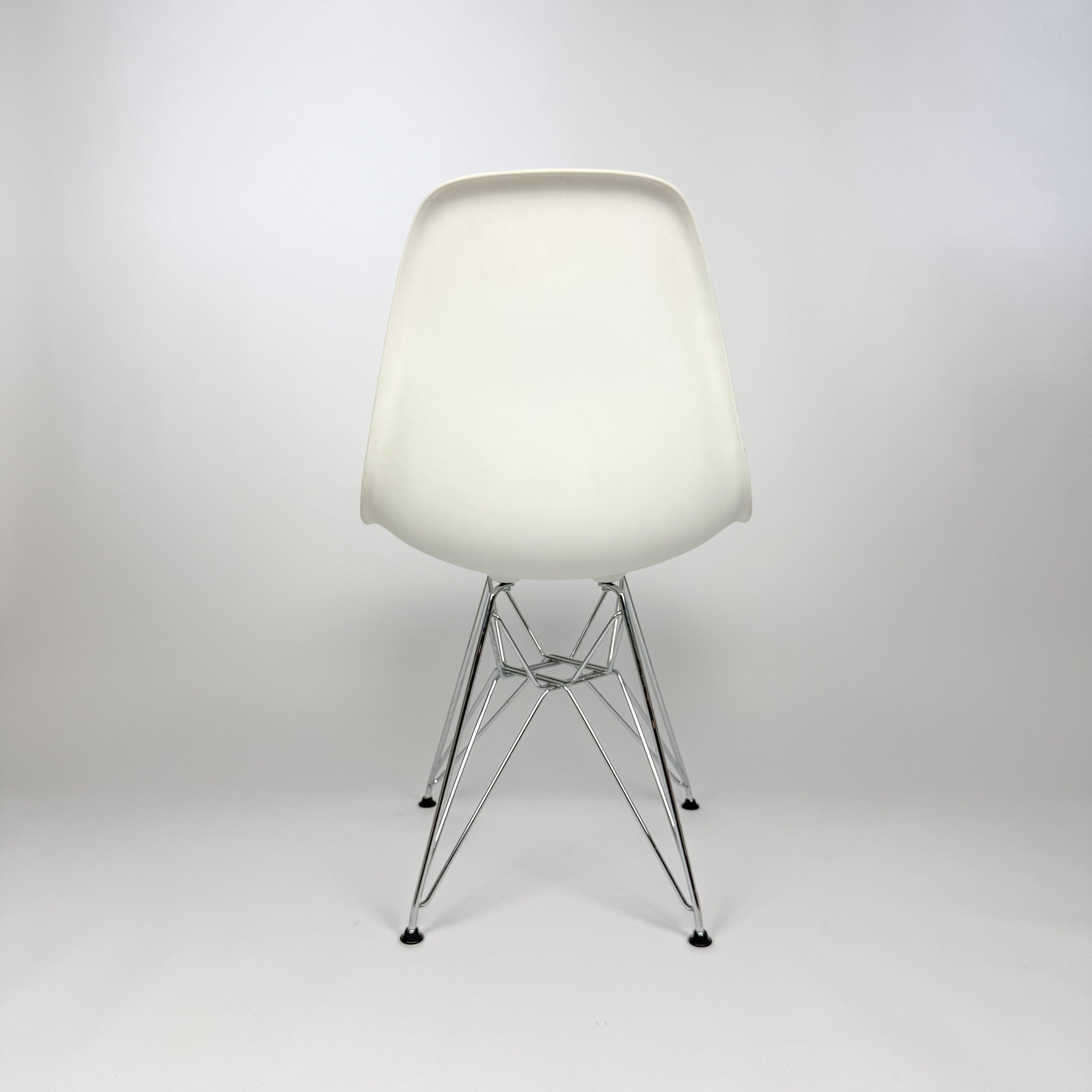 Vitra DSR Eames Plastic Side Chair