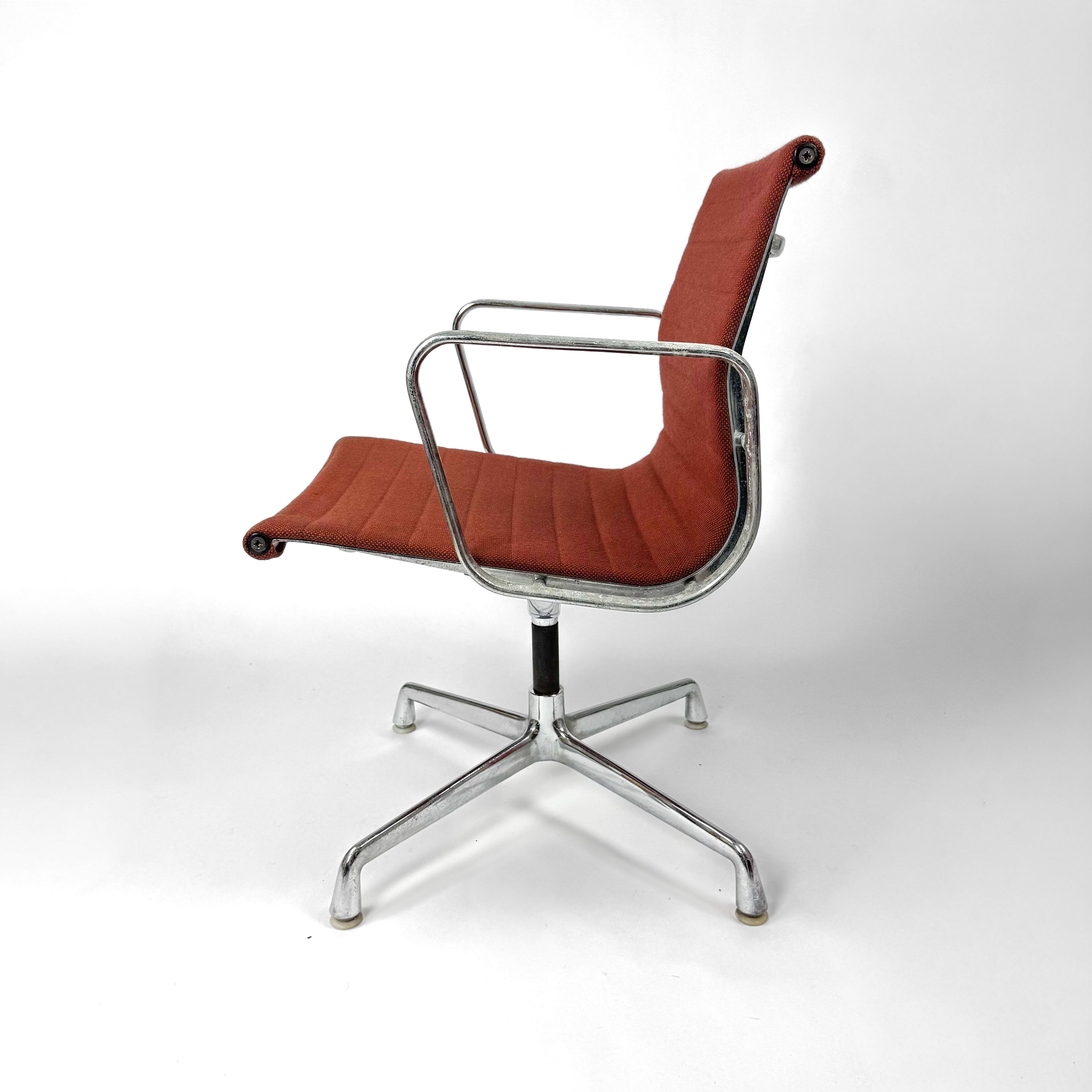 Vitra EA 108 Eames Aluminium Chair