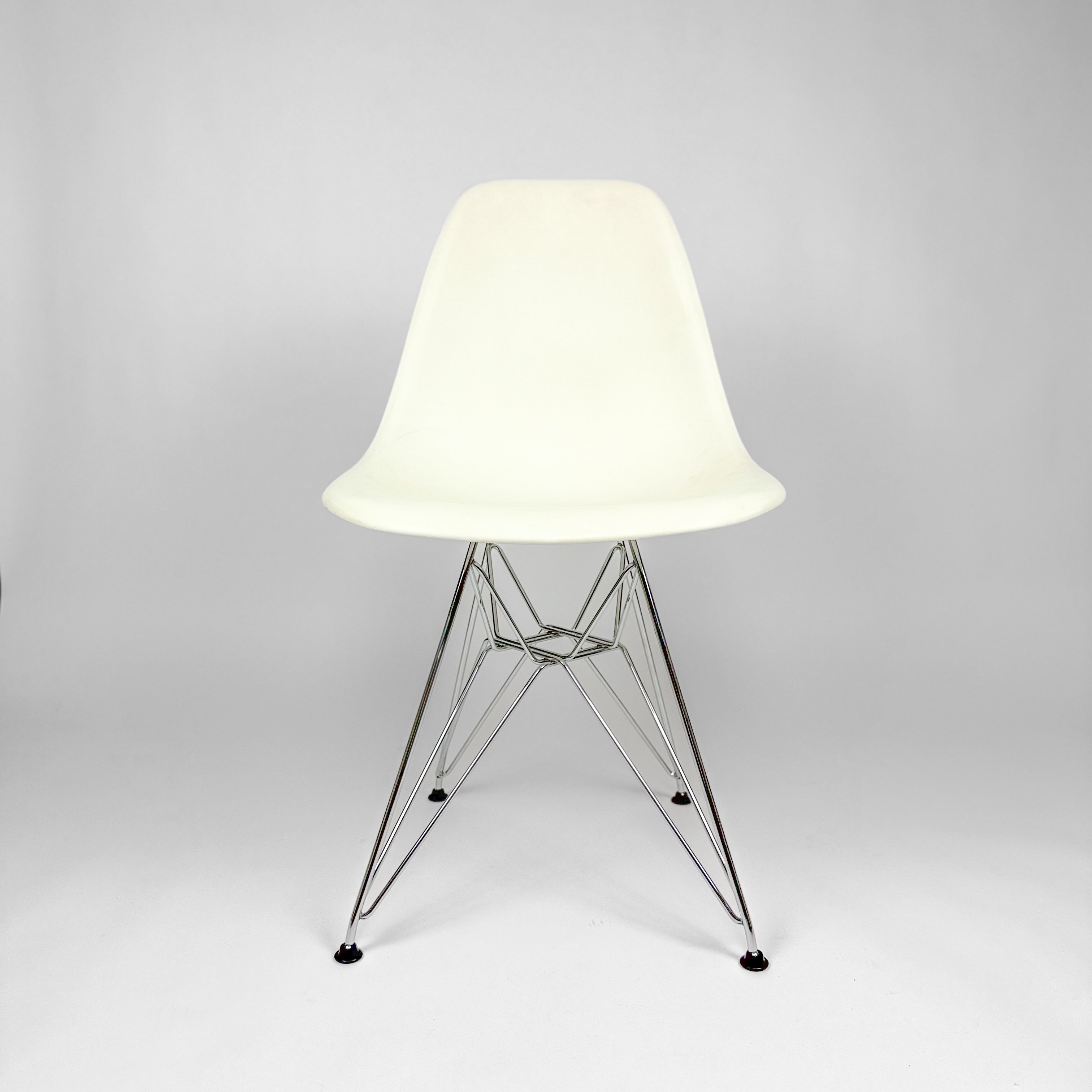 Vitra DSR Eames Plastic Side Chair