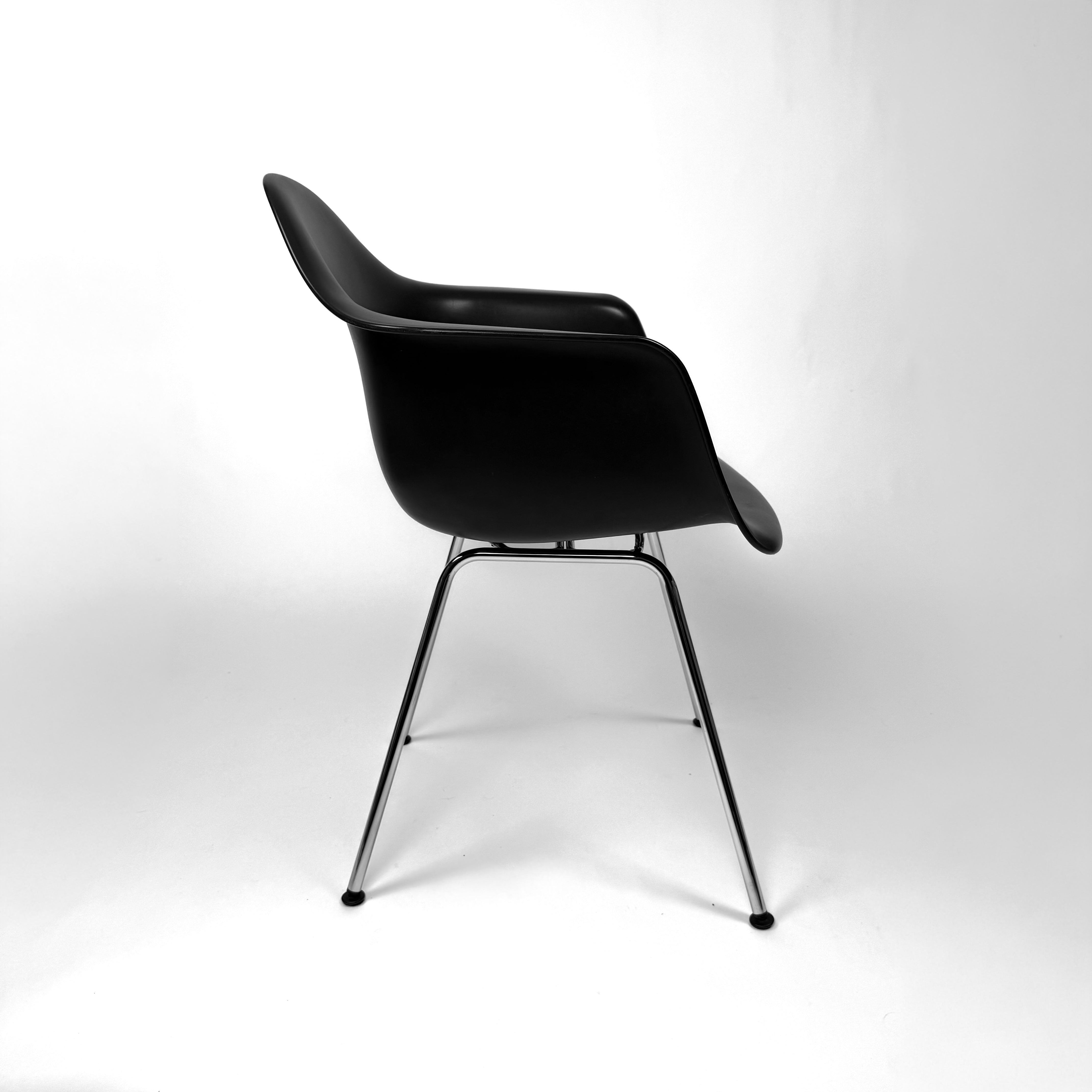 Vitra DAX Eames Plastic Armchair