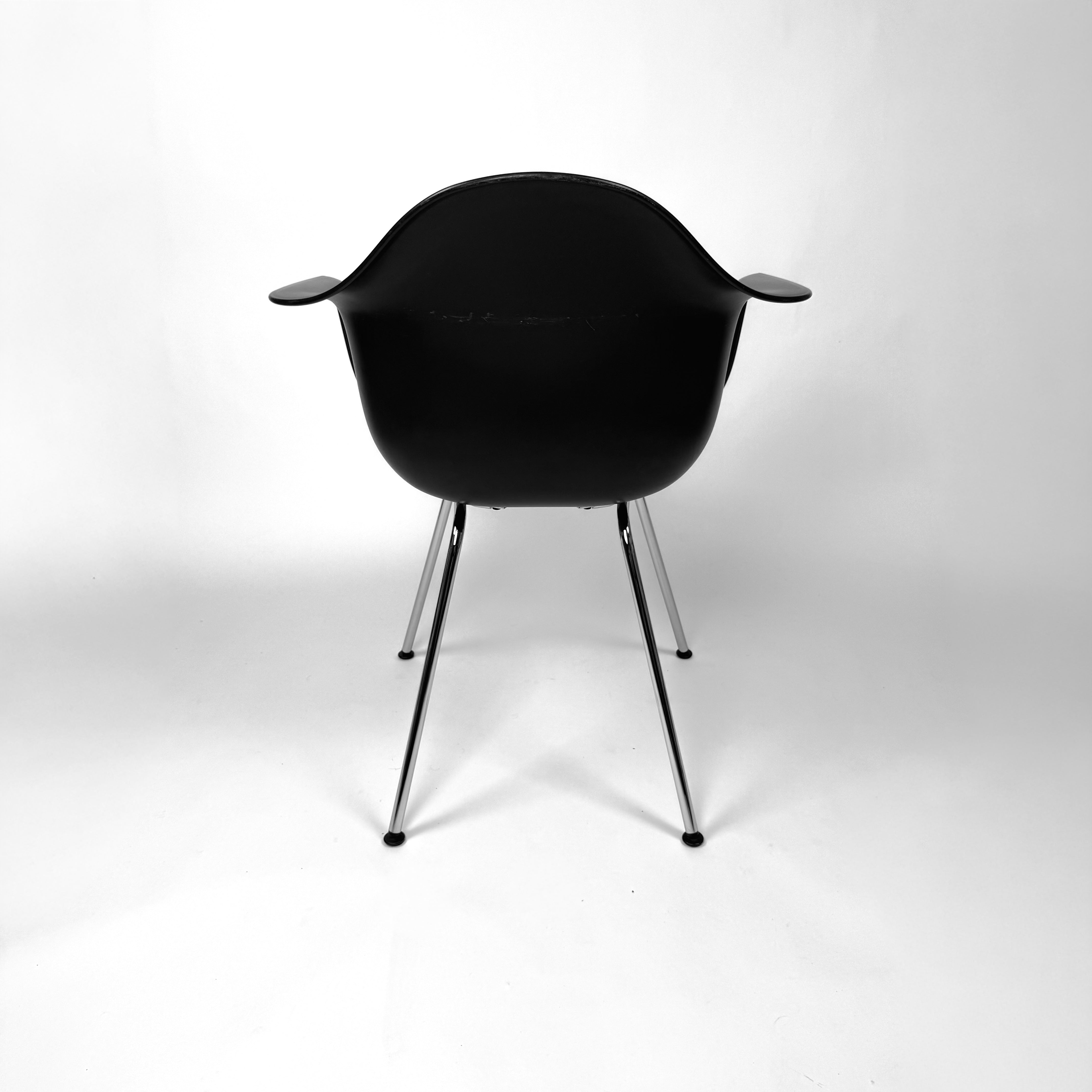 Vitra DAX Eames Plastic Armchair