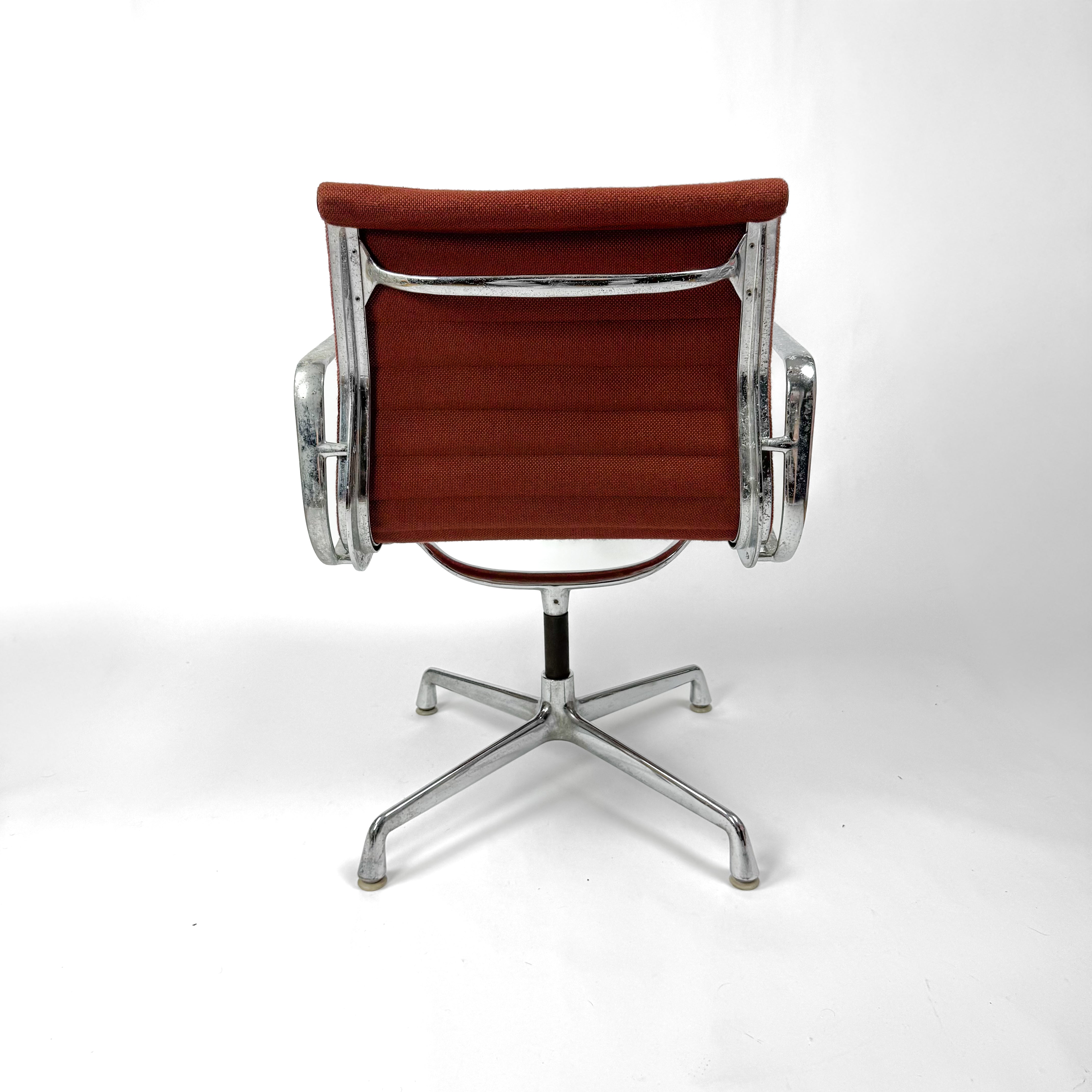 Vitra EA 108 Eames Aluminium Chair