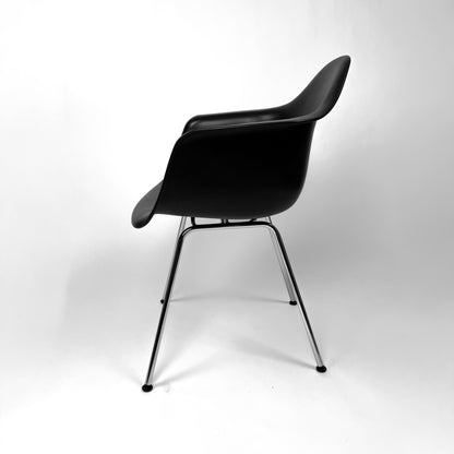 Vitra DAX Eames Plastic Armchair