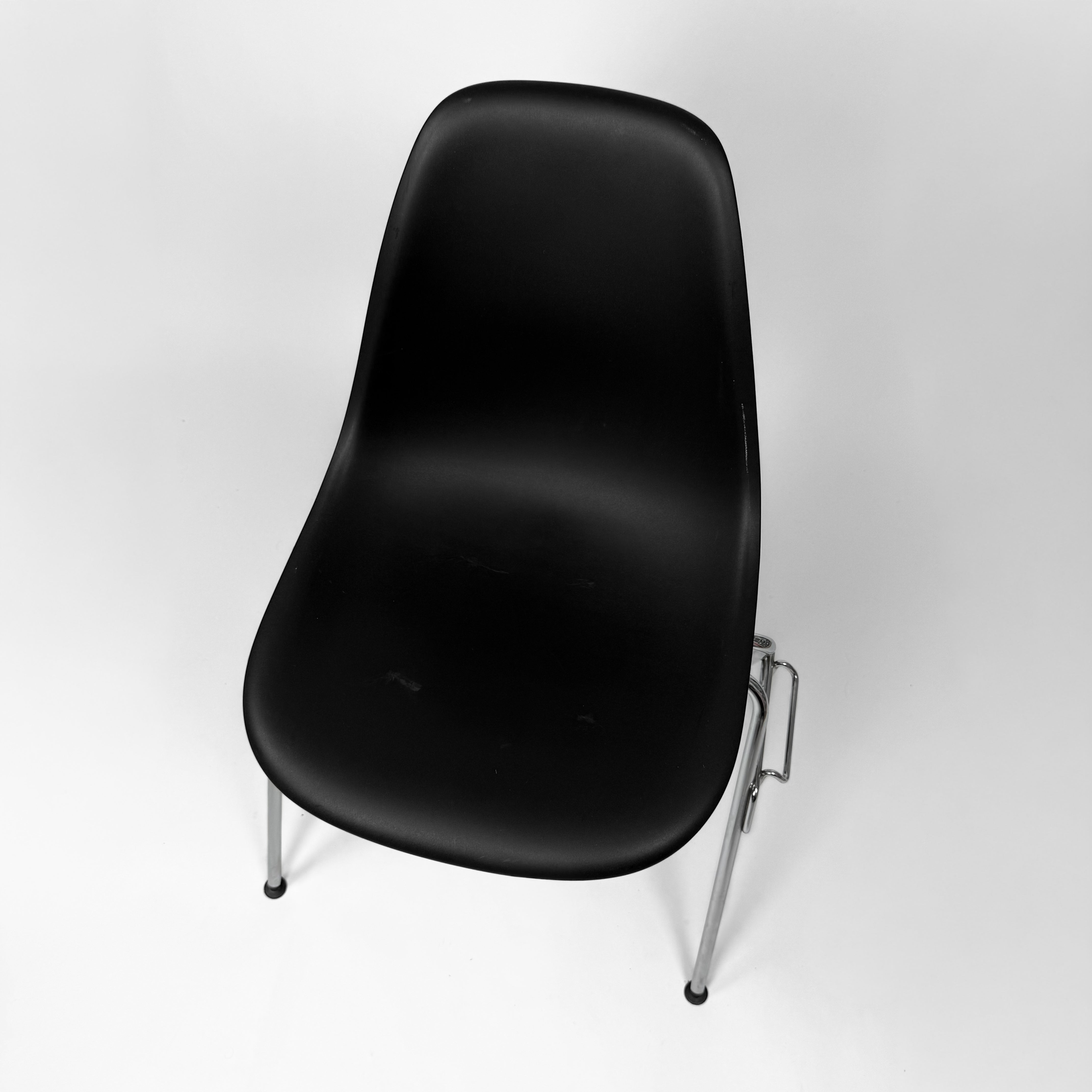 Vitra DSS Eames Plastic Side Chair