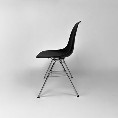 Vitra DSS Eames Plastic Side Chair