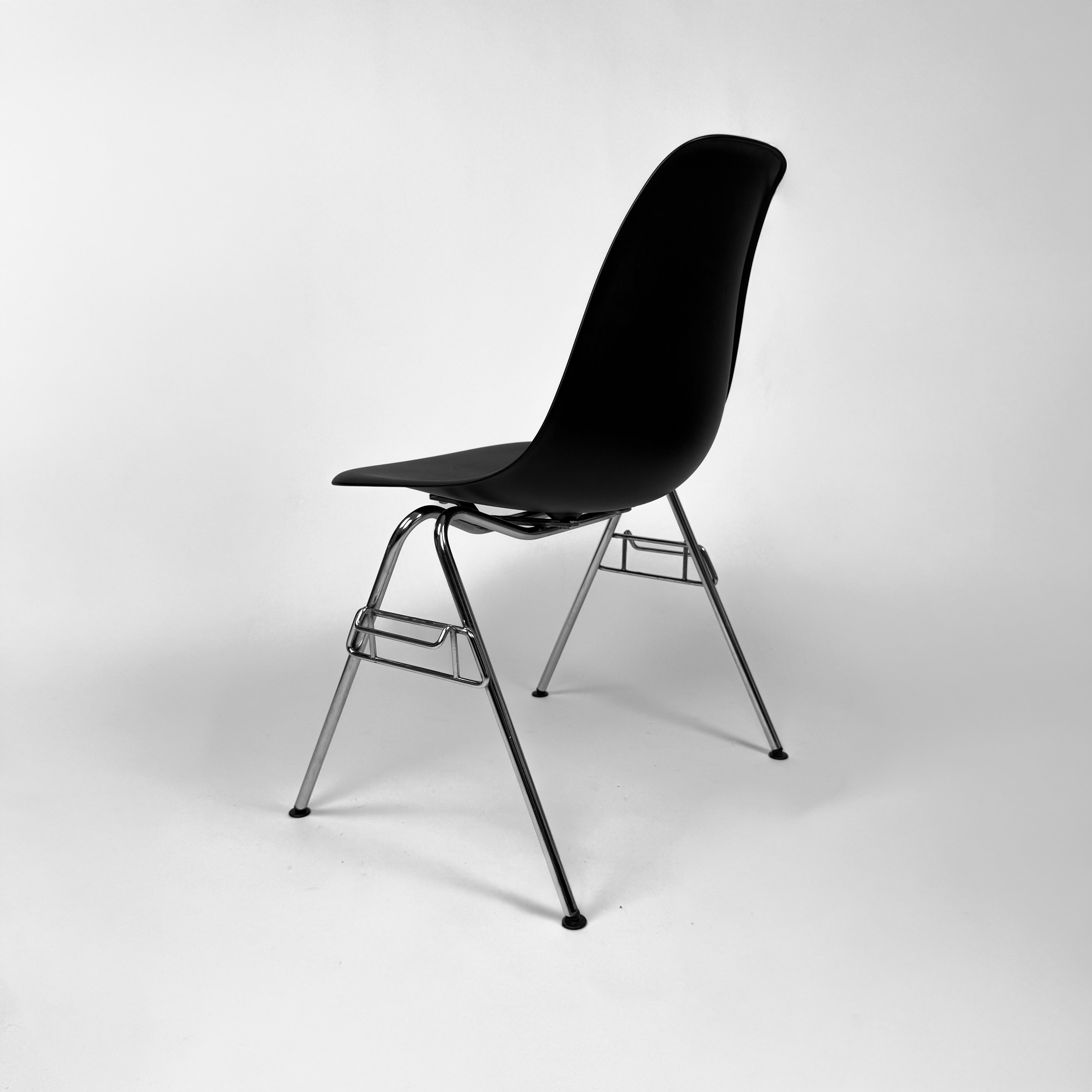 Vitra DSS Eames Plastic Side Chair