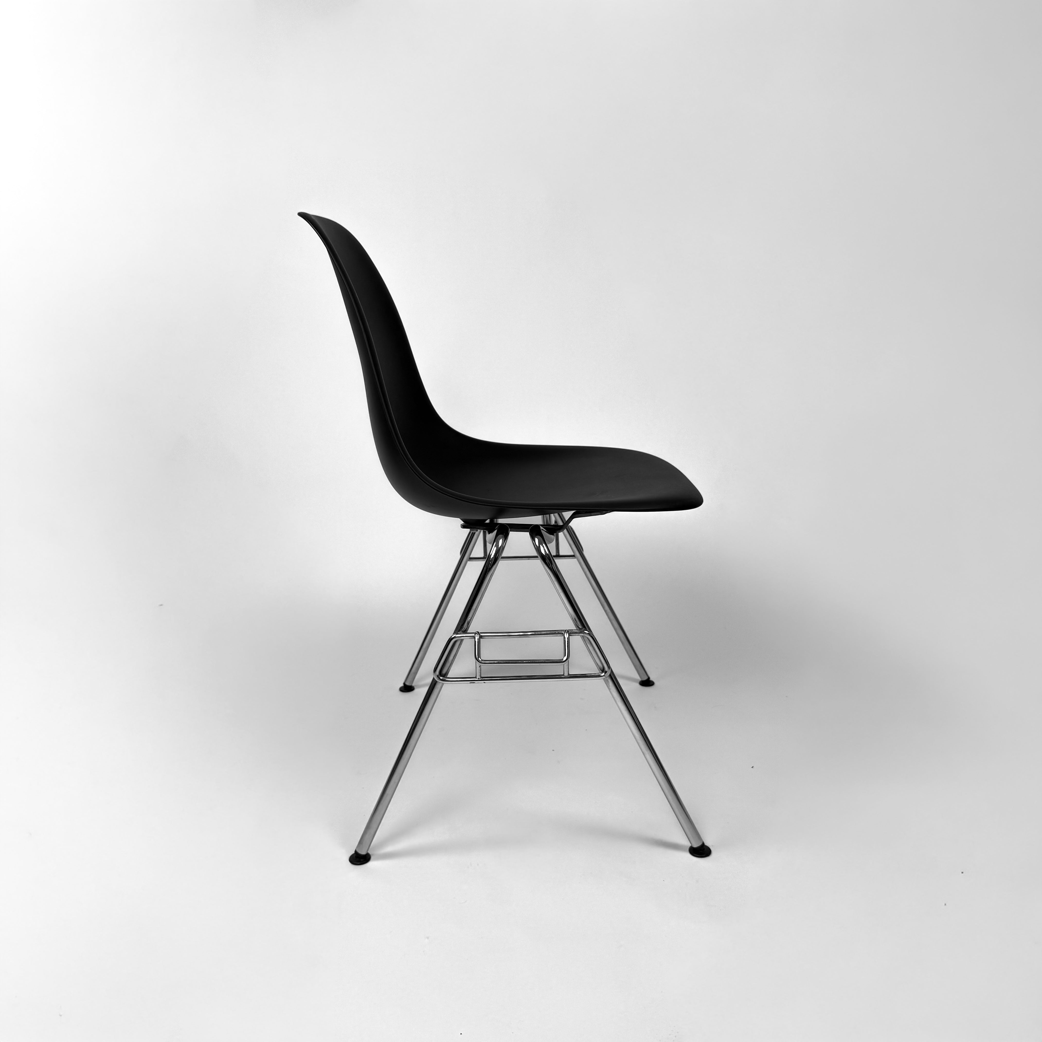 Vitra DSS Eames Plastic Side Chair