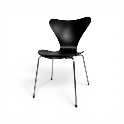 Fritz Hansen Serie 7 Chair