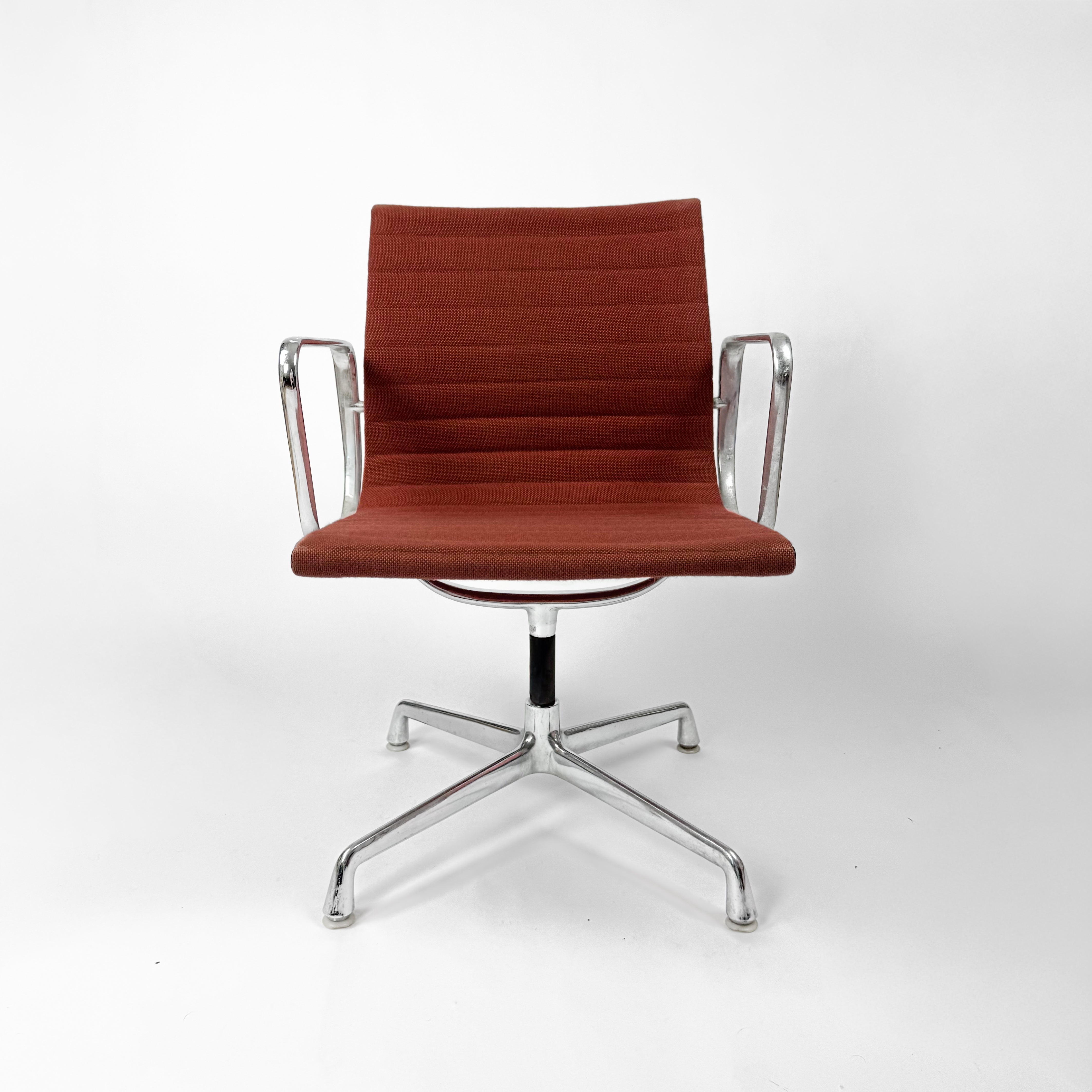 Vitra EA 108 Eames Aluminium Chair