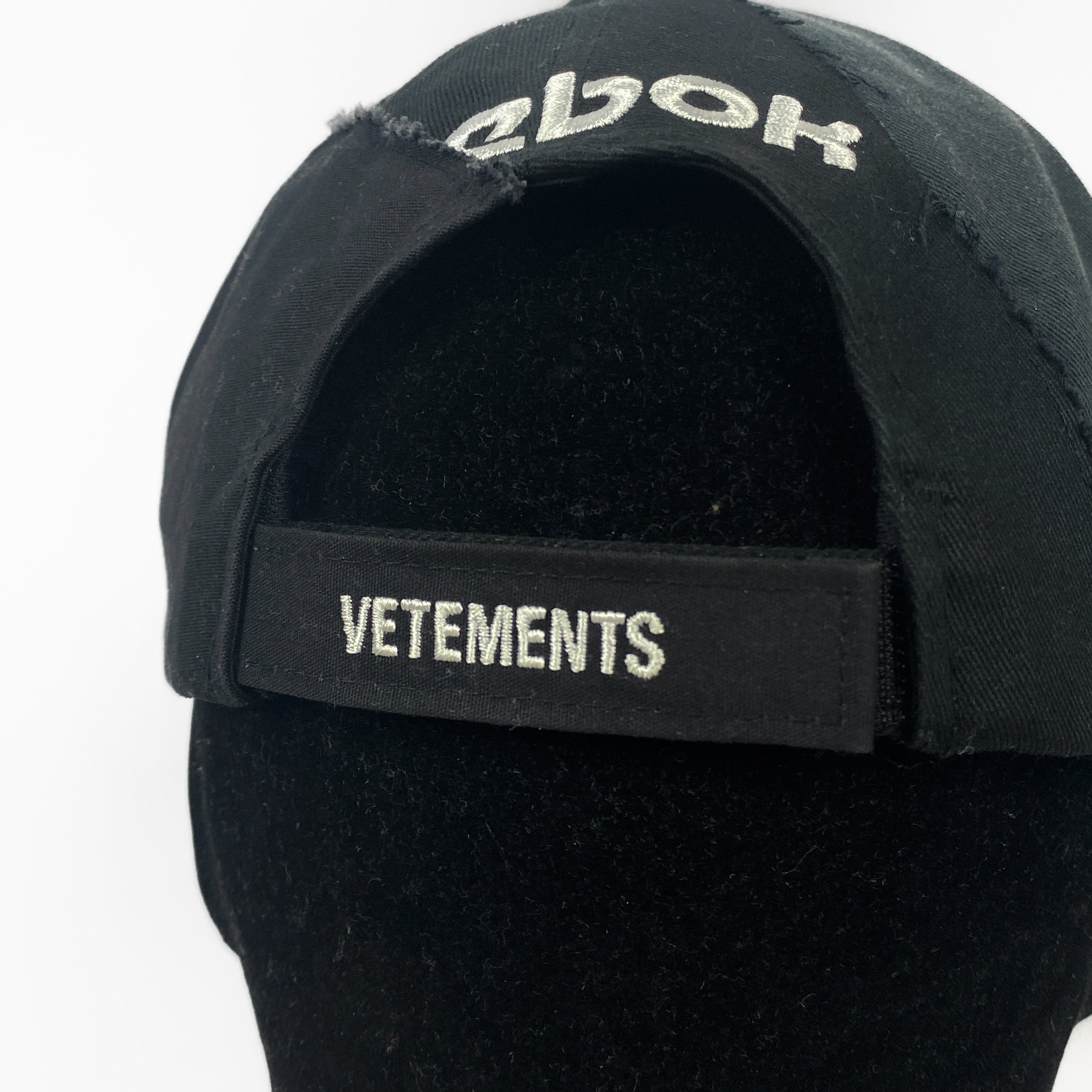 VETEMENTS x REEBOK Cap