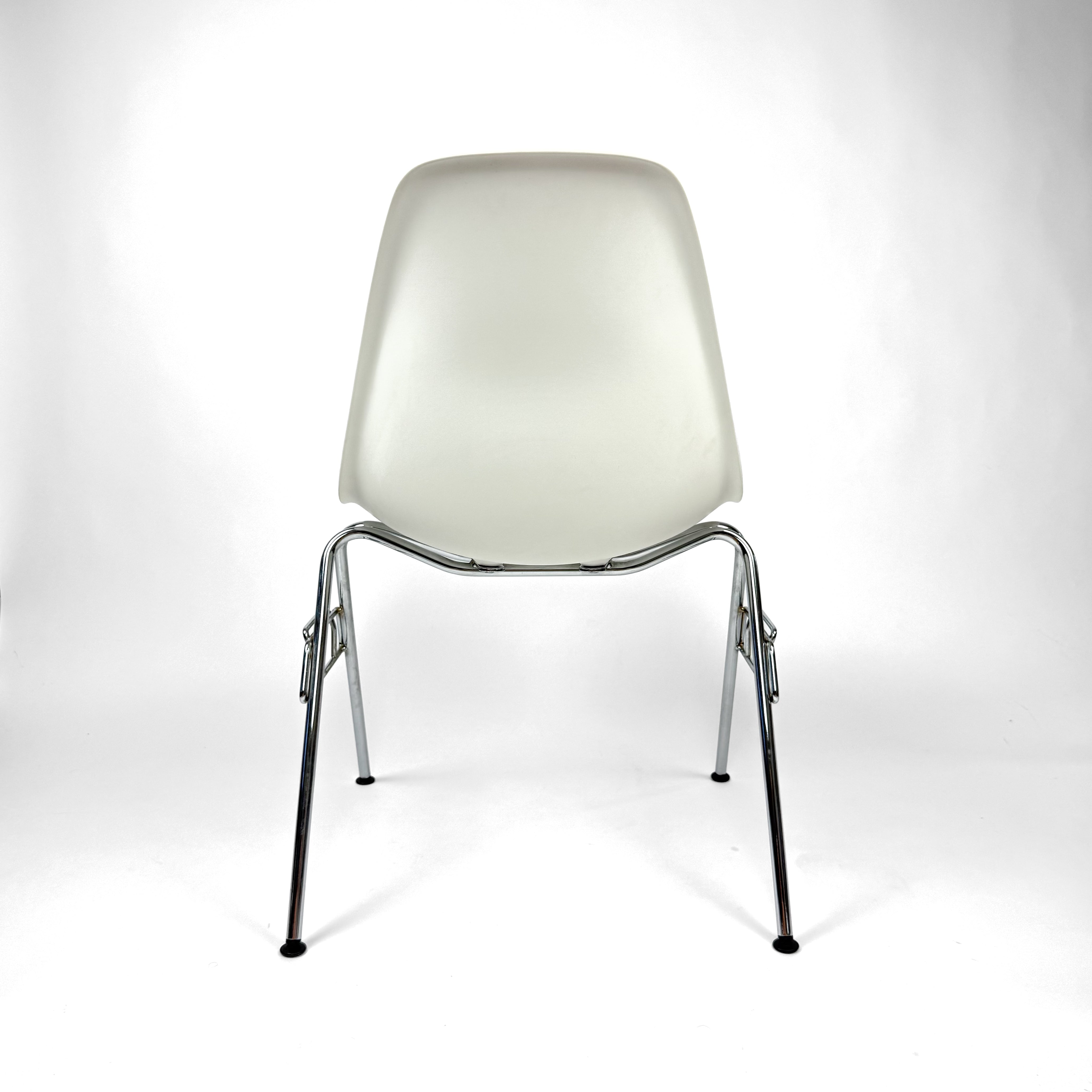Vitra DSS Eames Plastic Side Chair