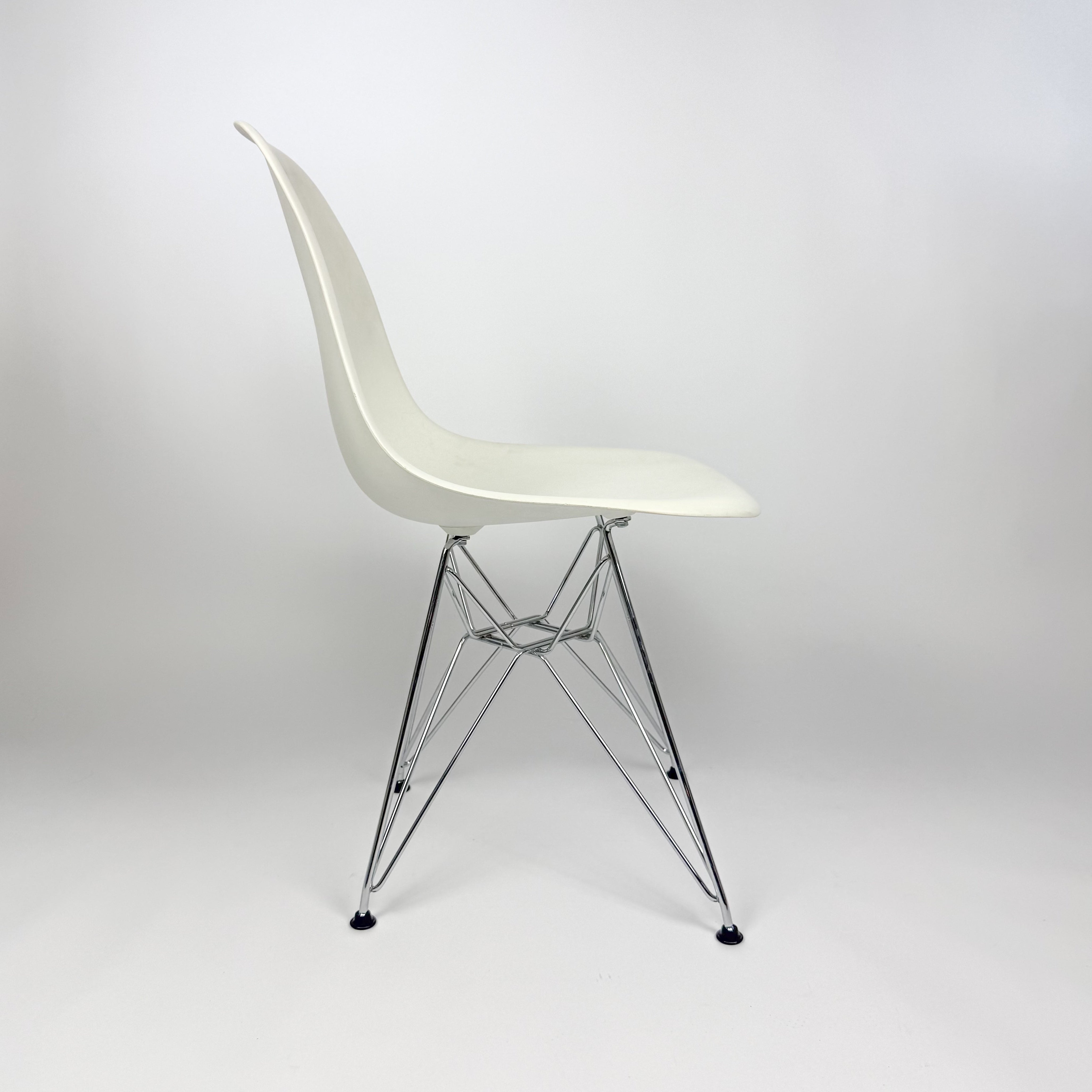Vitra DSR Eames Plastic Side Chair