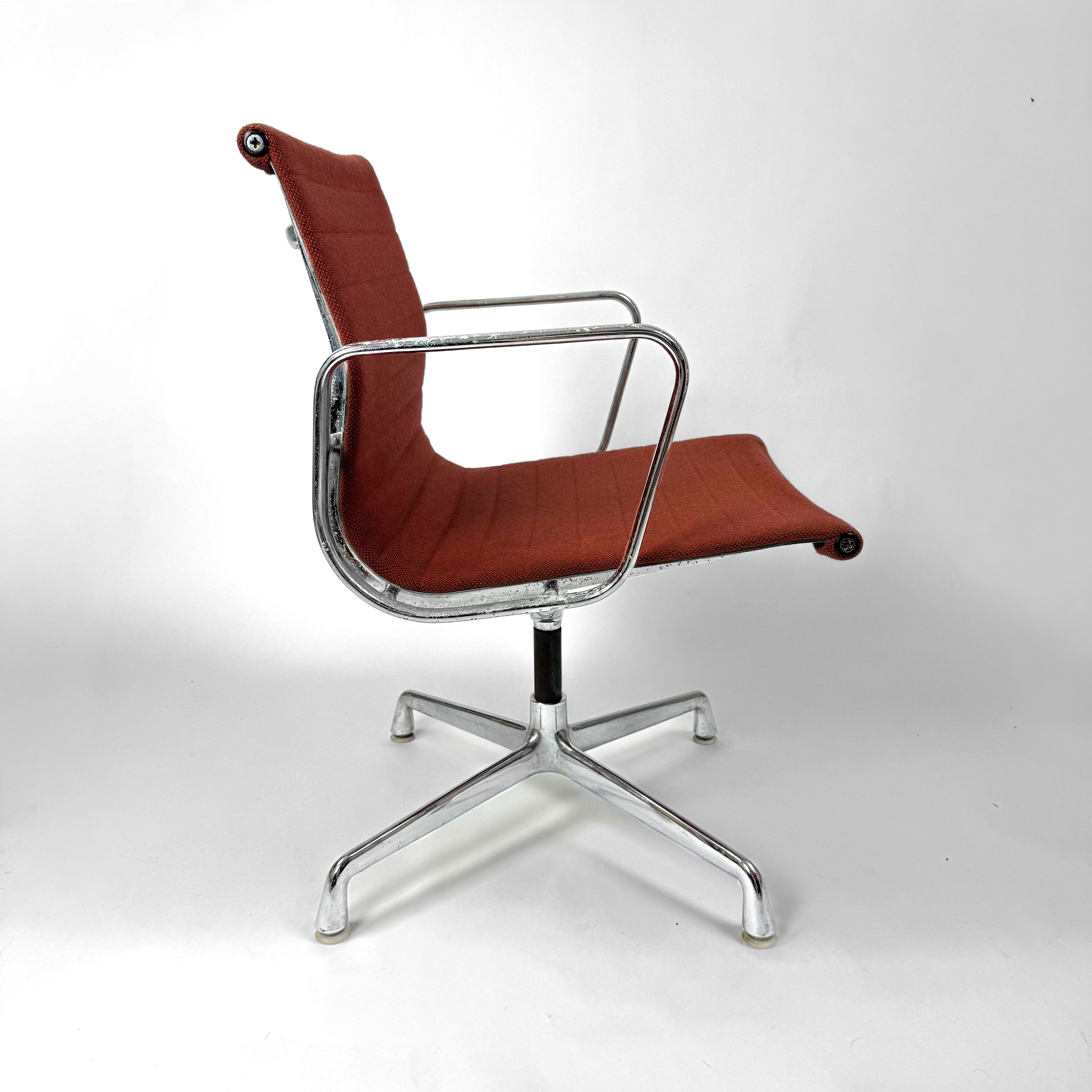 Vitra EA 108 Eames Aluminium Chair