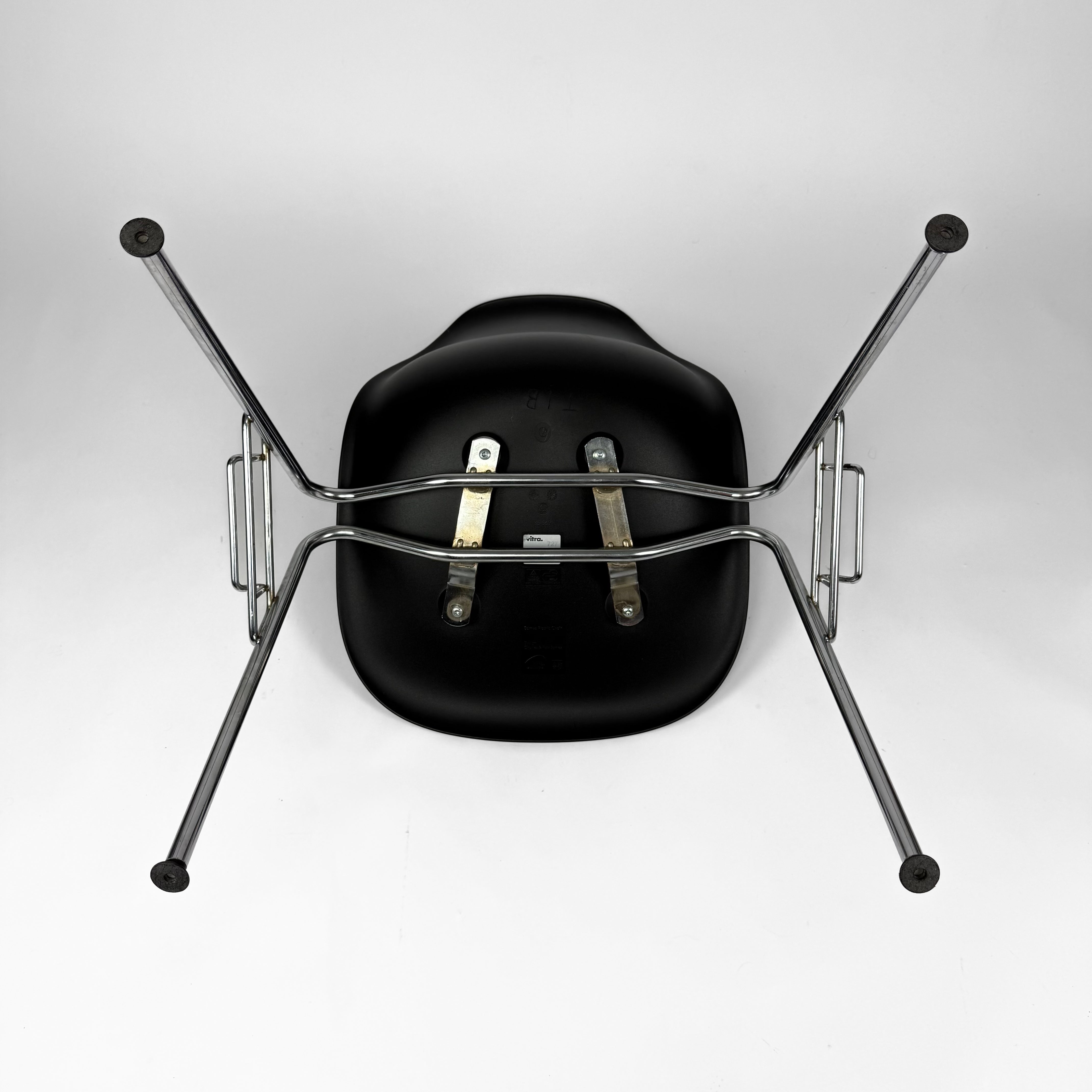 Vitra DSS Eames Plastic Side Chair