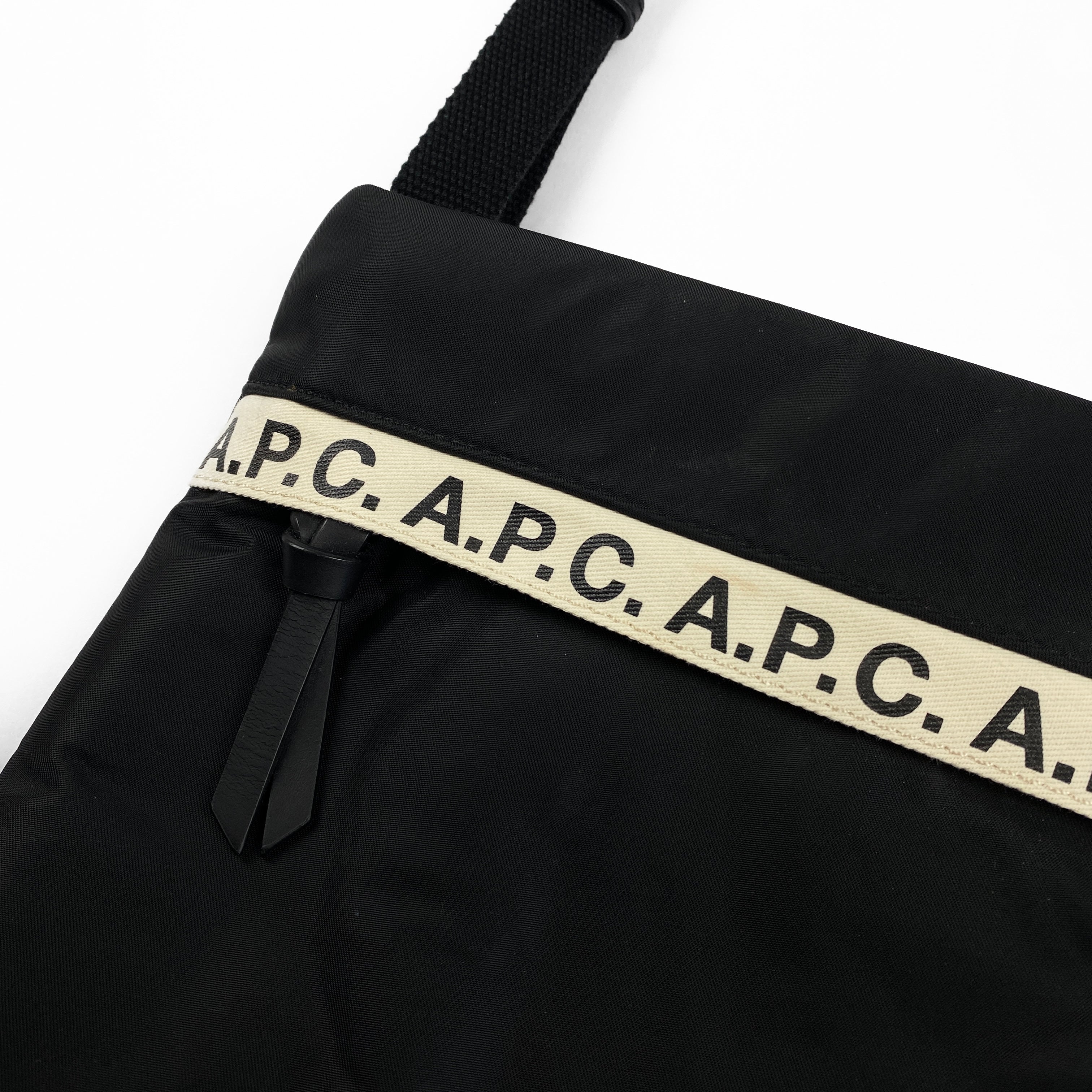 A.P.C. Umhängetasche
