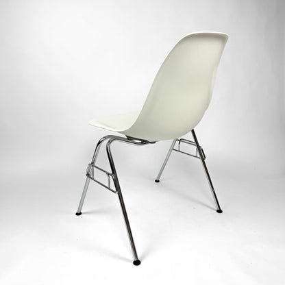 Vitra DSS Eames Plastic Side Chair