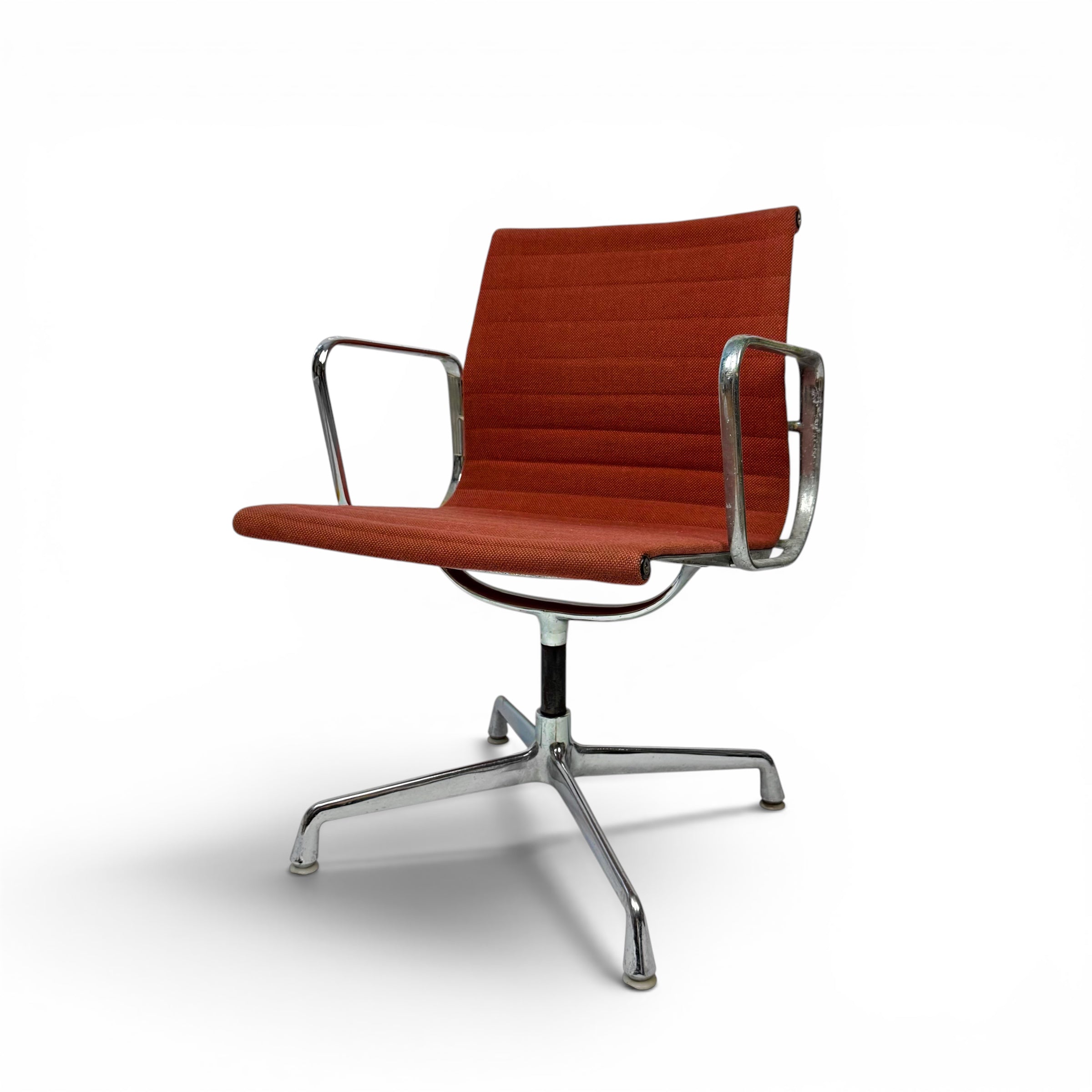 Vitra EA 108 Eames Aluminium Chair
